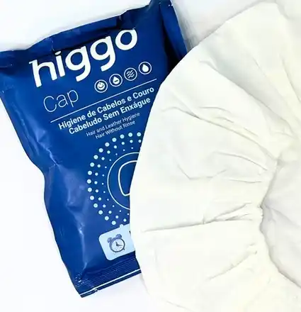 Touca usada para banho no leito, ideal para limpeza dos cabelos sem enxágue em pacientes acamados