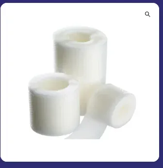 Fixador de cateter Opsite™ Flexifix Gentle Dois rolos de fixador de cateter Opsite Flexifix Gentle, um deles parcialmente desenrolado, em fundo branco